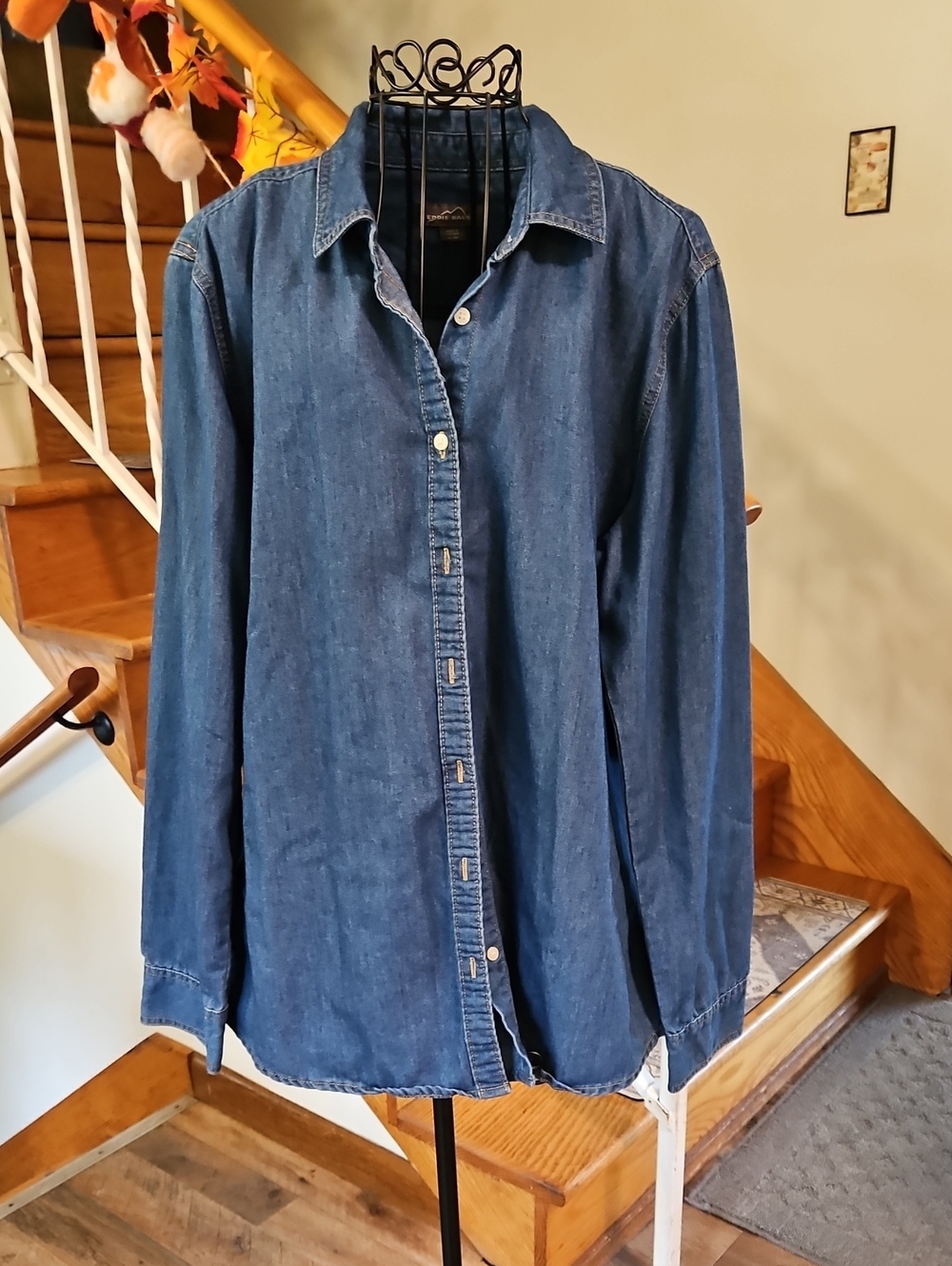 👚Eddie Bauer Blue Denim Button-Down Shirt